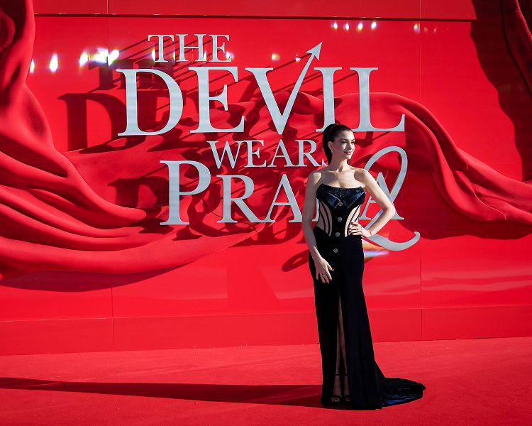 Berühmte Schauspieler besuchen eine globale Filmpremiere auf dem Red Carpet und unterstreichen die erstklassige Entertainment-Bildlizenzierung.