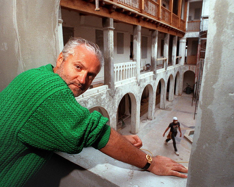 Archival portrait of legendary fashion designers such as Gianni Versace, available at IMAGO.