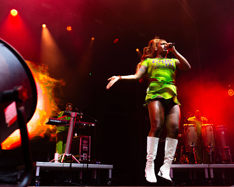 Premium festival photography and live music coverage from Primavera Sound.