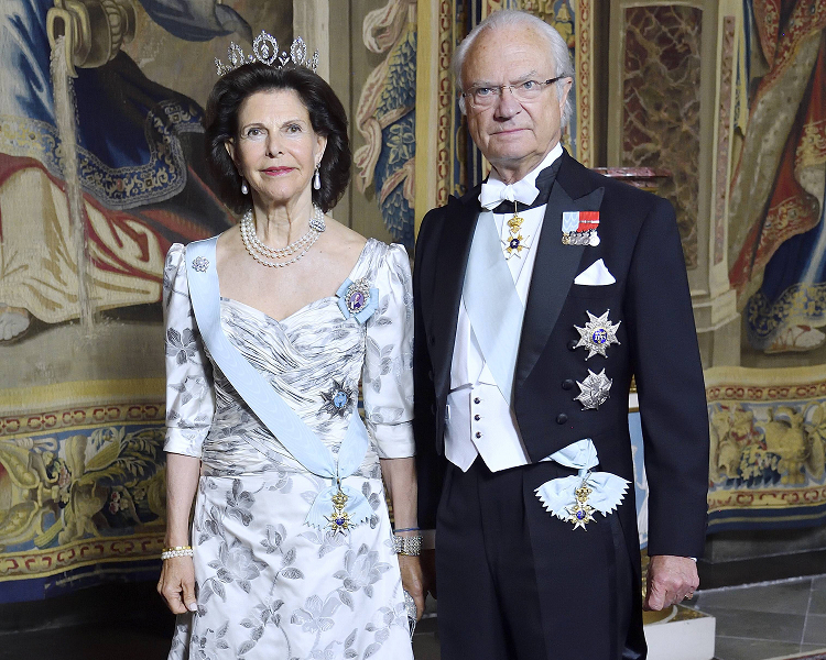 König Carl XVI. Gustaf und Königin Silvia repräsentieren die schwedische Königsfamilie in erstklassigen redaktionellen Kollektionen.