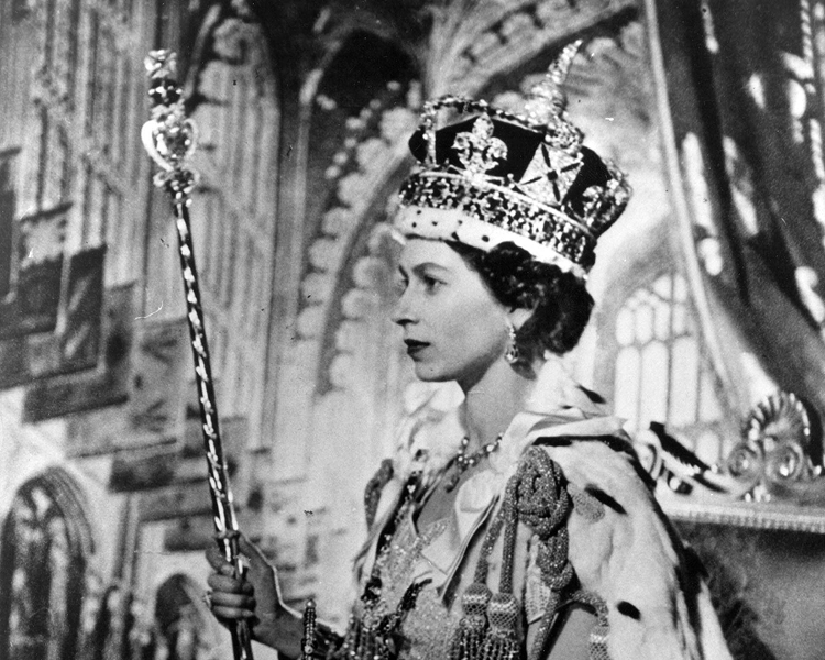 A high-quality archival portrait of Queen Elizabeth II in her youth, representing historical royal family photos.